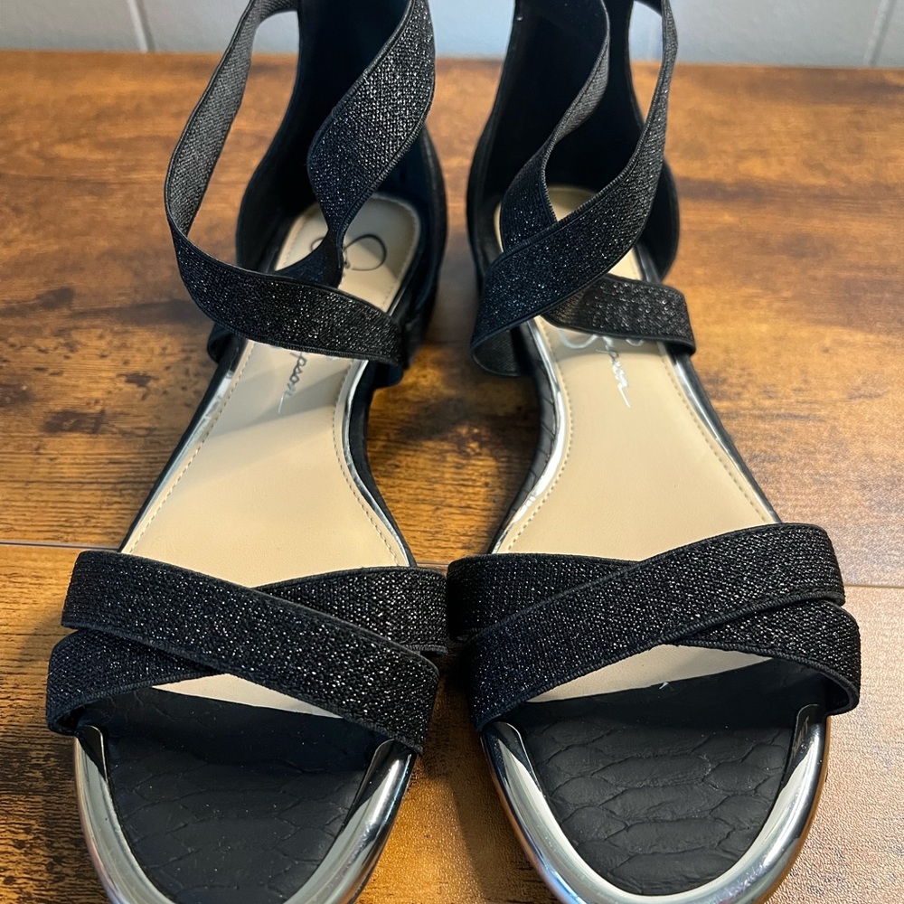 EUC Women's JESSICA SIMPSON, Size 7 1/2 Black Flat Sandals